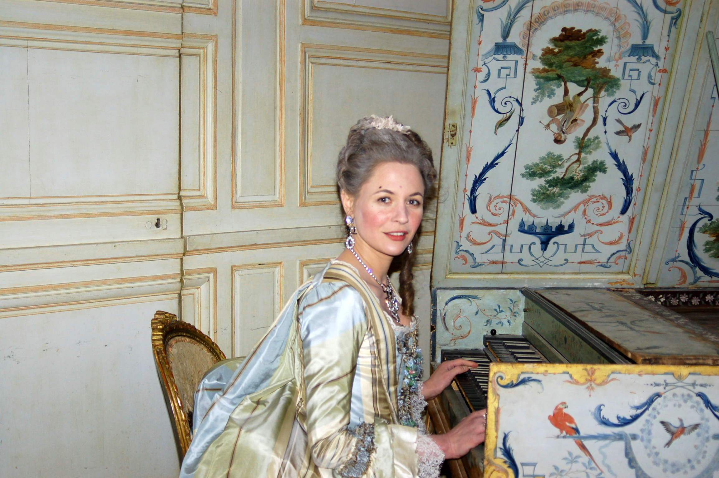 Julia Thurnau as Marquise de Cr. equis in 