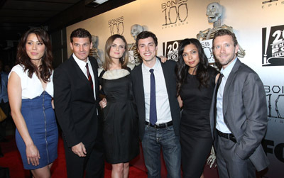 David Boreanaz, Michaela Conlin, John Francis Daley, Emily Deschanel, Tamara Taylor and T.J. Thyne at event of Kaulai (2005)