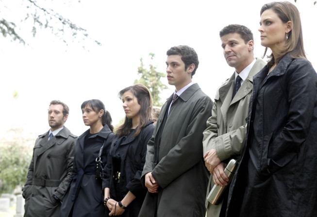 Still of David Boreanaz, Michaela Conlin, John Francis Daley, Emily Deschanel, Tamara Taylor and T.J. Thyne in Kaulai (2005)