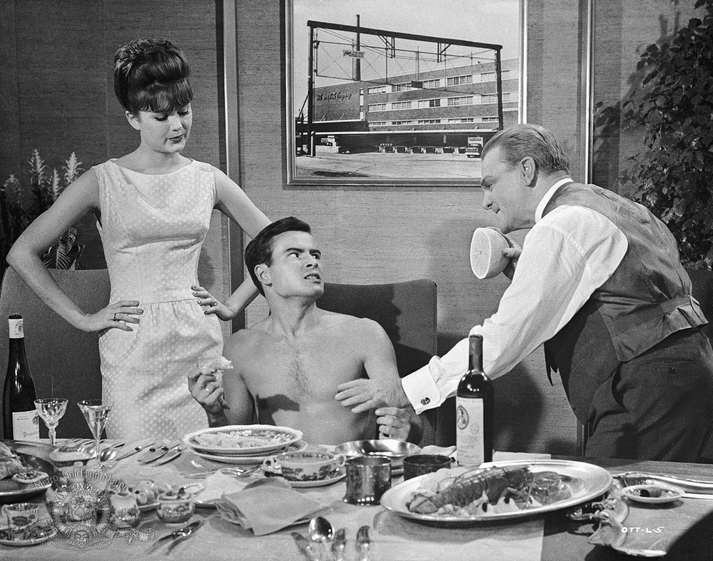 Still of James Cagney, Horst Buchholz and Pamela Tiffin in One, Two, Three (1961)