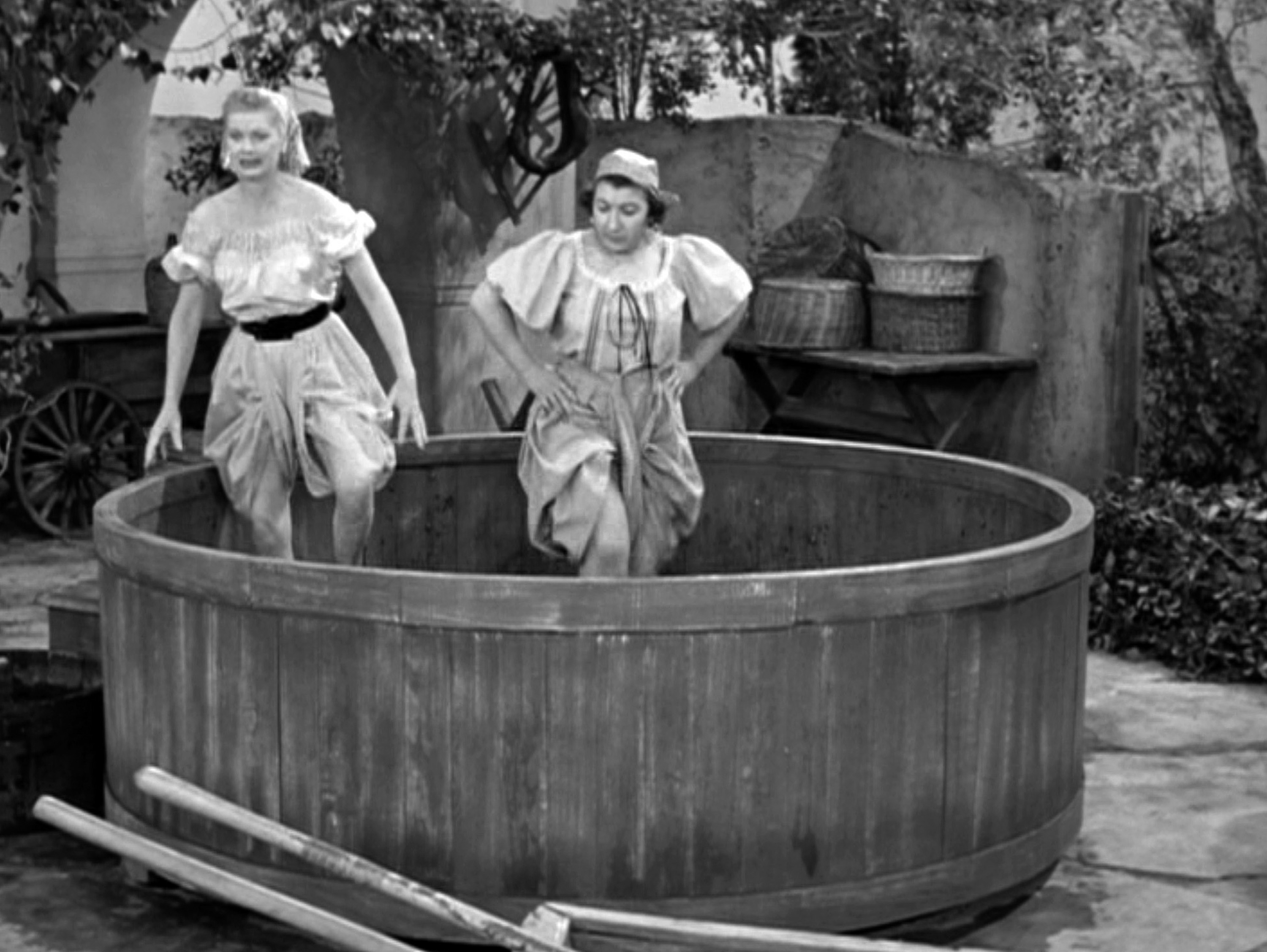 Still of Lucille Ball and Teresa Tirelli in I Love Lucy (1951)