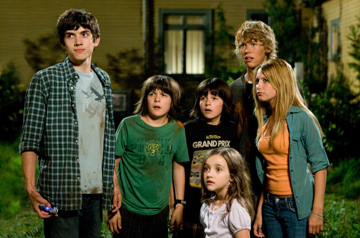 Still of Ashley Tisdale, Carter Jenkins, Henri Young, Ashley Boettcher and Regan Young in Aliens in the Attic (2009)