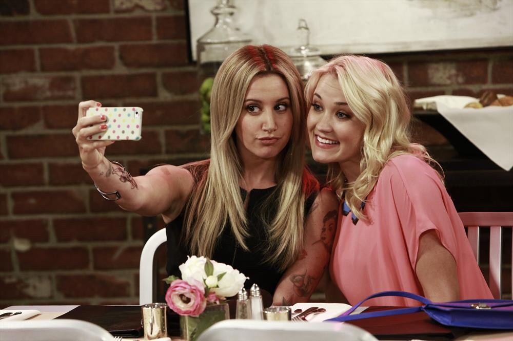 Still of Emily Osment and Ashley Tisdale in Young & Hungry (2014)