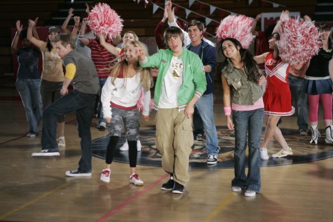 Still of Ashley Tisdale, Vanessa Hudgens, Zac Efron and Lucas Grabeel in High School Musical (2006)