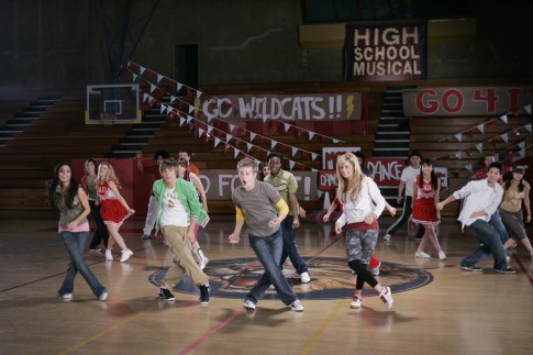 Still of Ashley Tisdale, Vanessa Hudgens, Zac Efron and Lucas Grabeel in High School Musical (2006)