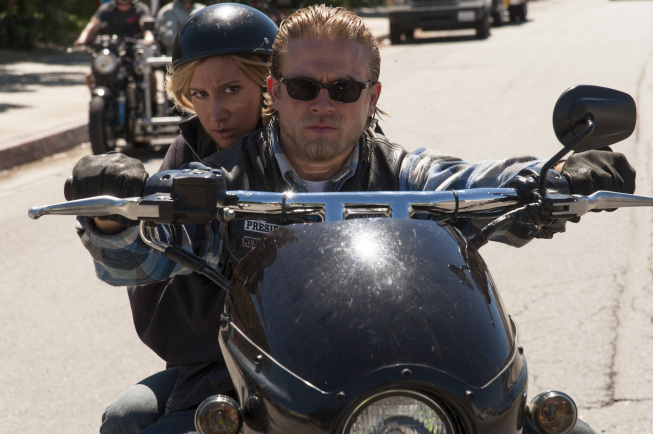 Still of Charlie Hunnam and Ashley Tisdale in Sons of Anarchy (2008)