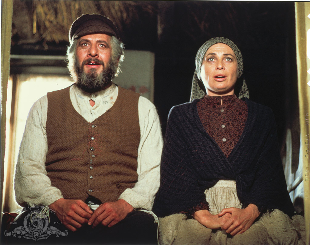 Still of Norma Crane and Topol in Fiddler on the Roof (1971)