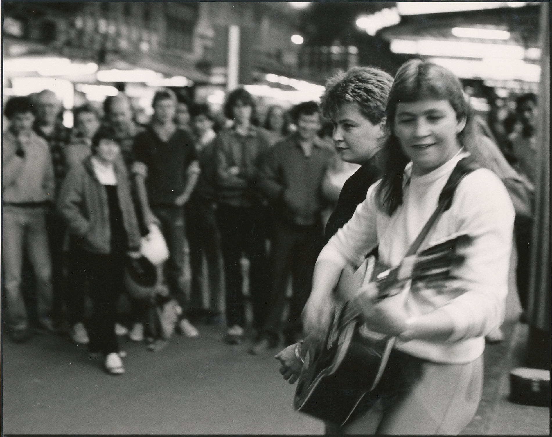 Still of Jools Topp and Lynda Topp in The Topp Twins: Untouchable Girls (2009)