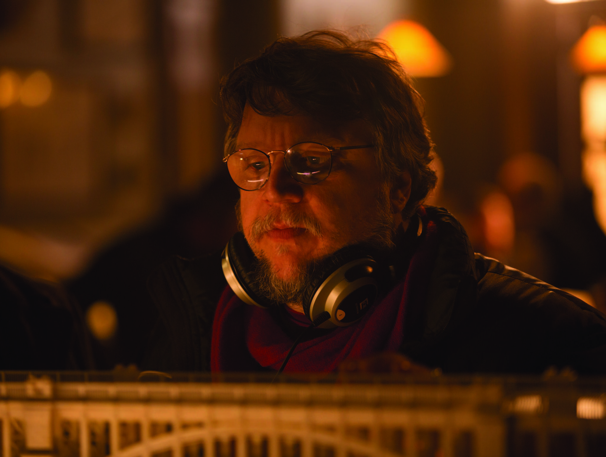 Still of Guillermo del Toro in Purpurine kalva (2015)