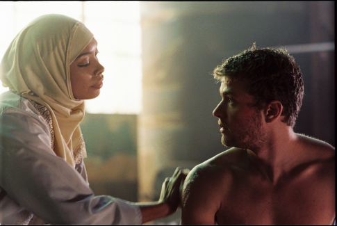Still of Ryan Phillippe and Gina Torres in Five Fingers (2006)