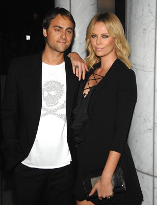 Charlize Theron and Stuart Townsend at event of Battle in Seattle (2007)