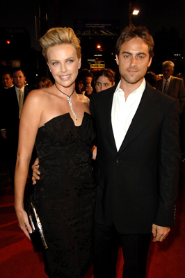 Charlize Theron and Stuart Townsend at event of North Country (2005)