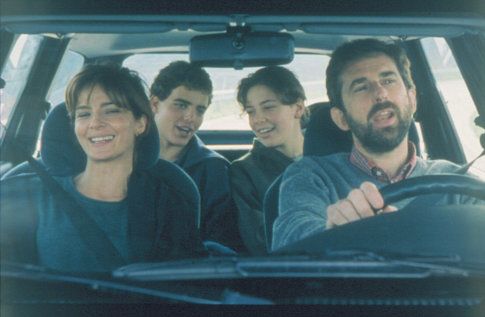 Laura Morante with Nanni Moretti (front) and Giuseppe Sanfelice (back left) and Jasmine Trinca (back right) in Nanni Moretti's THE SON'S ROOM