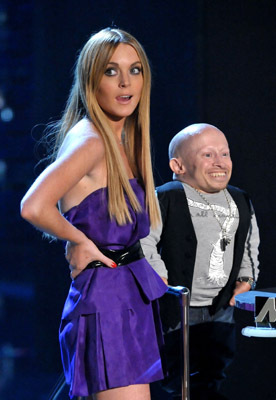 Lindsay Lohan and Verne Troyer at event of 2008 MTV Movie Awards (2008)