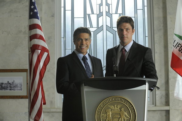 Still of Esai Morales and Michael Trucco in Fairly Legal (2011)