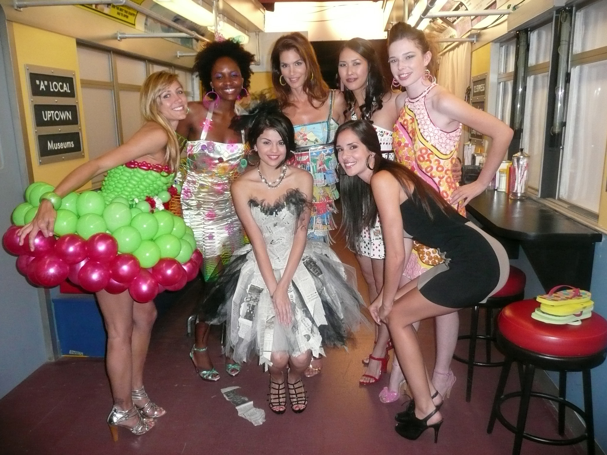 Selena Gomez, Cindy Crawford, Malana Lea, Chloe Dykstra, Katie Savoy in Wizards of Waverly Place