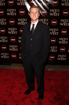 Alan Tudyk at event of Into the West (2005)