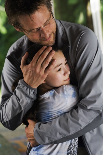 Still of Jodelle Ferland and James Tupper in Pictures of Hollis Woods (2007)