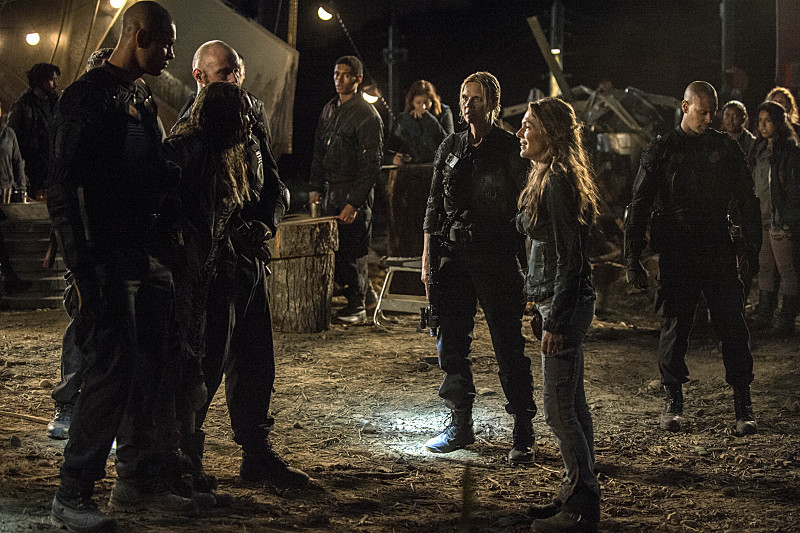 Still of Kendall Cross, Paige Turco and Eliza Taylor in The 100 (2014)
