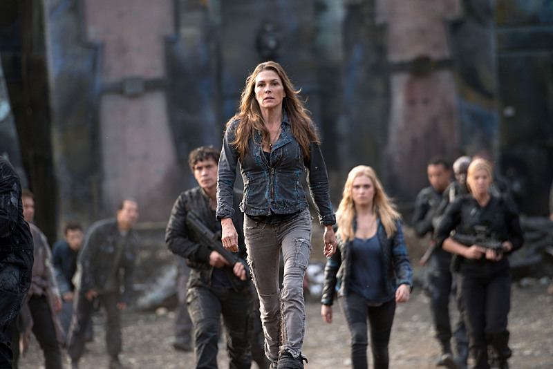 Still of Kendall Cross, Paige Turco, Eliza Taylor and Bob Morley in The 100 (2014)