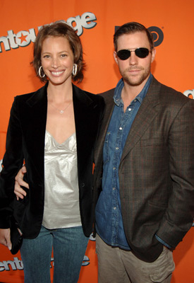 Edward Burns and Christy Turlington at event of Entourage (2004)