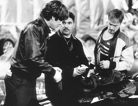 Still of Benicio Del Toro, Michael Bowen and Nicholas Turturro in Excess Baggage (1997)