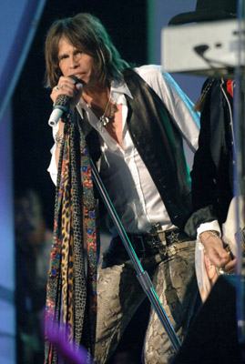 Steven Tyler at event of The 48th Annual Grammy Awards (2006)