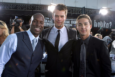 Josh Duhamel, Shia LaBeouf and Tyrese Gibson at event of Transformers (2007)