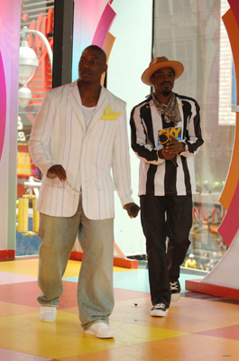 André Benjamin and Tyrese Gibson at event of Total Request Live (1999)