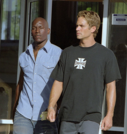 Still of Tyrese Gibson and Paul Walker in Greiti ir Isiute 2 (2003)