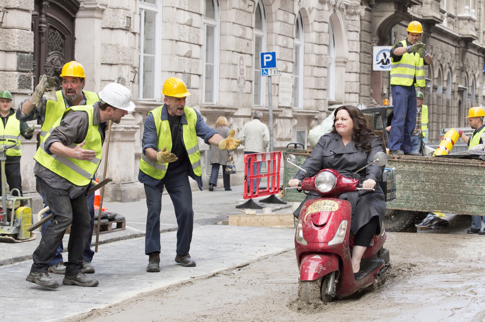 Still of Melissa McCarthy, Levente Törköly, Zsolt Zágoni and Dénes Bernáth in Ji - snipe (2015)