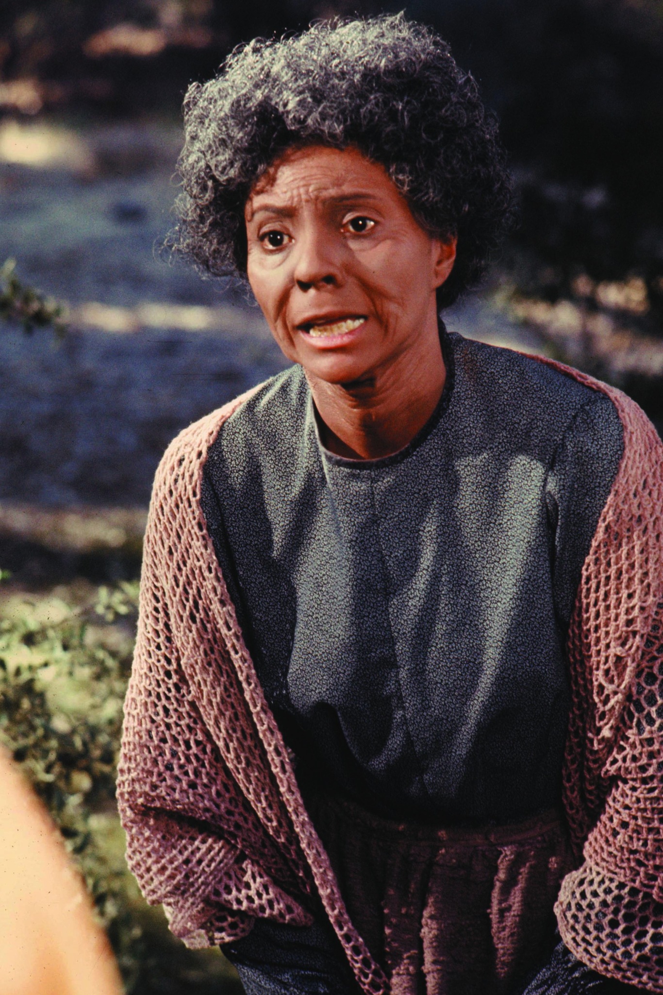 Still of Leslie Uggams in Roots (1977)