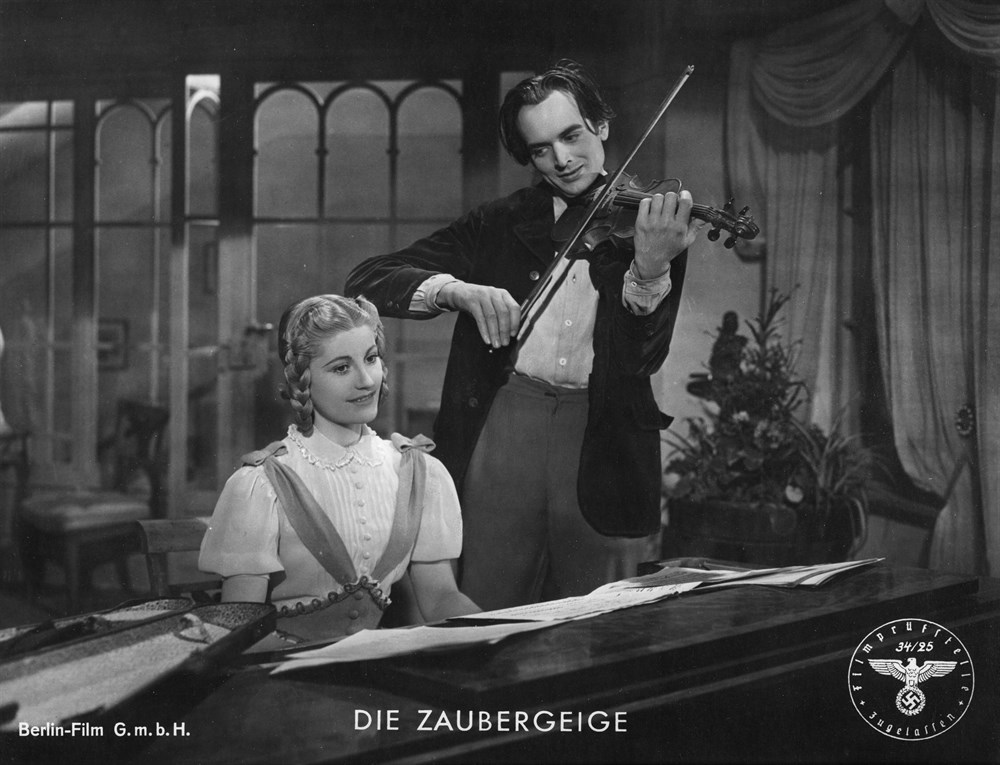 Still of Will Quadflieg and Gisela Uhlen in Die Zaubergeige (1944)