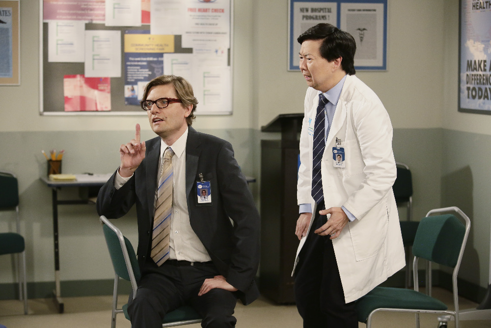 Still of Ken Jeong and James Urbaniak in Dr. Ken (2015)