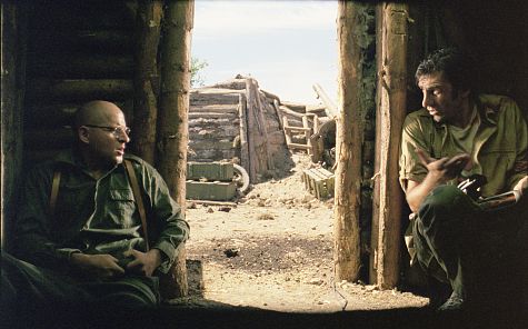 Still of Rene Bitorajac and Branko Djuric in No Man's Land (2001)