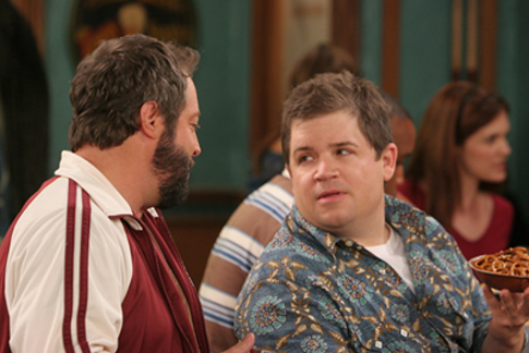 Still of Patton Oswalt and Gary Valentine in The King of Queens (1998)