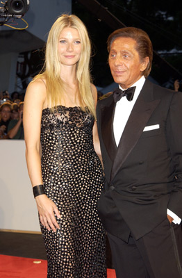 Gwyneth Paltrow and Valentino Garavani at event of Frida (2002)