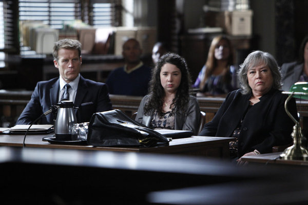 Still of Kathy Bates and Mark Valley in Harry's Law (2011)