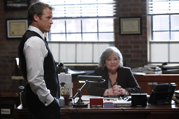 Still of Kathy Bates and Mark Valley in Harry's Law (2011)