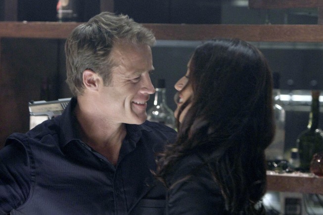 Still of Leonor Varela and Mark Valley in Human Target (2010)