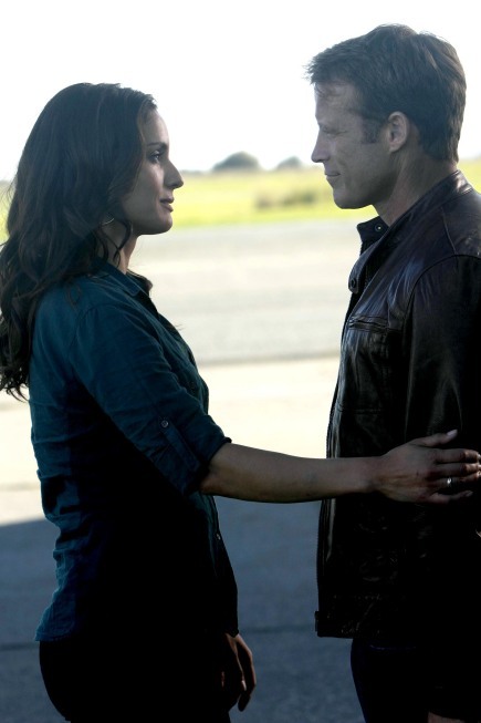 Still of Leonor Varela and Mark Valley in Human Target (2010)