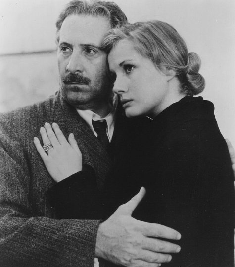 Still of Dominique Sanda and Romolo Valli in Il giardino dei Finzi Contini (1970)