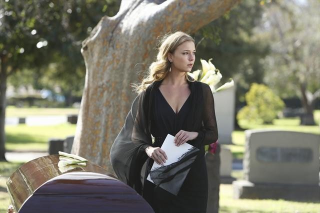 Still of Emily VanCamp in Kerstas (2011)