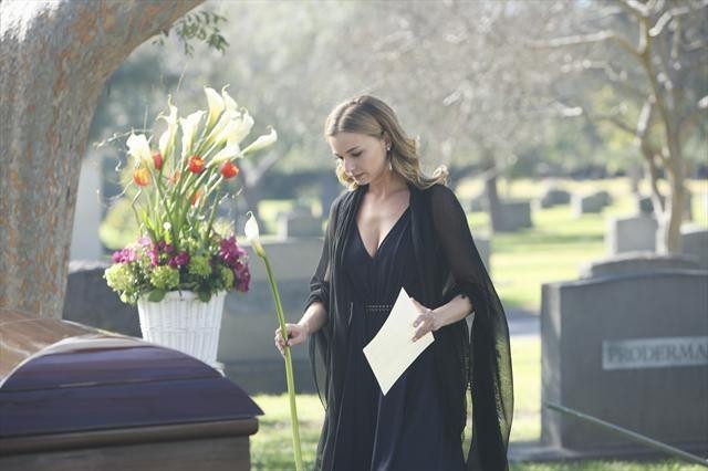 Still of Emily VanCamp in Kerstas (2011)