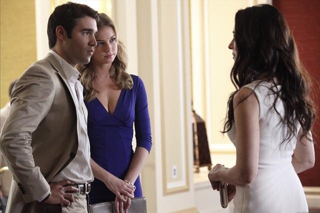 Still of Madeleine Stowe, Emily VanCamp and Josh Bowman in Kerstas (2011)