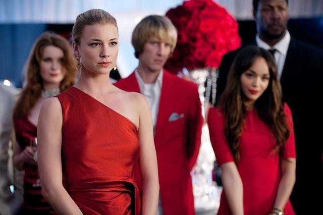 Still of Ashley Madekwe, Gabriel Mann and Emily VanCamp in Kerstas (2011)