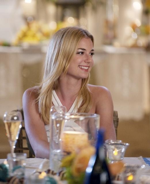 Still of Emily VanCamp in Kerstas (2011)