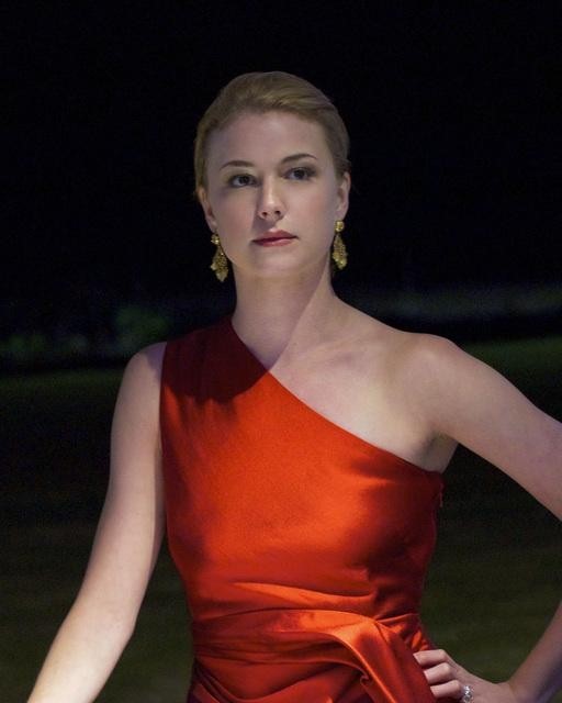 Still of Emily VanCamp in Kerstas (2011)