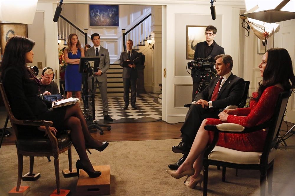 Still of Madeleine Stowe, Henry Czerny, Emily VanCamp and Josh Bowman in Kerstas (2011)