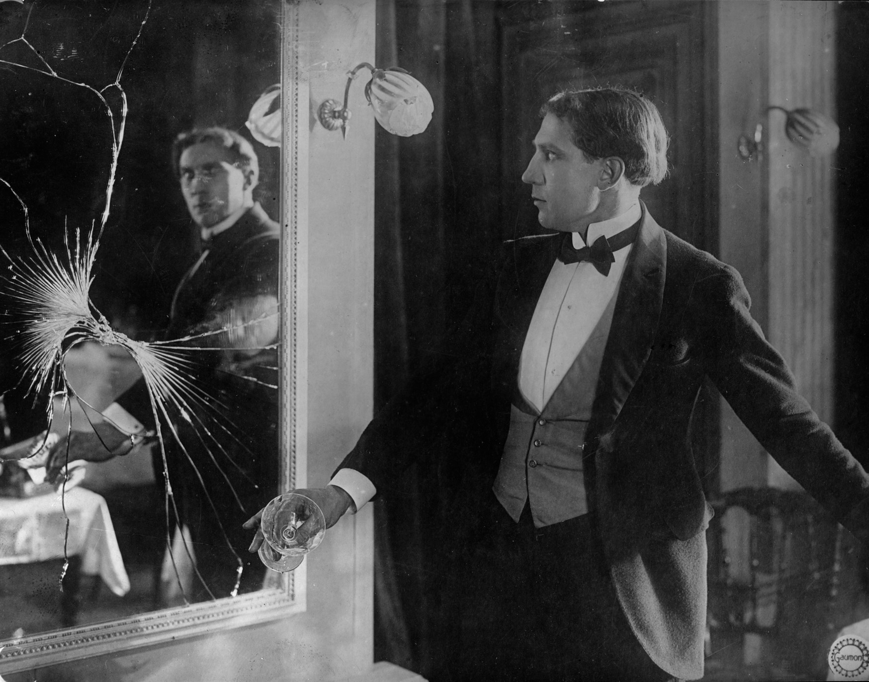 Still of Edmond Van Daële in Narayana (1920)